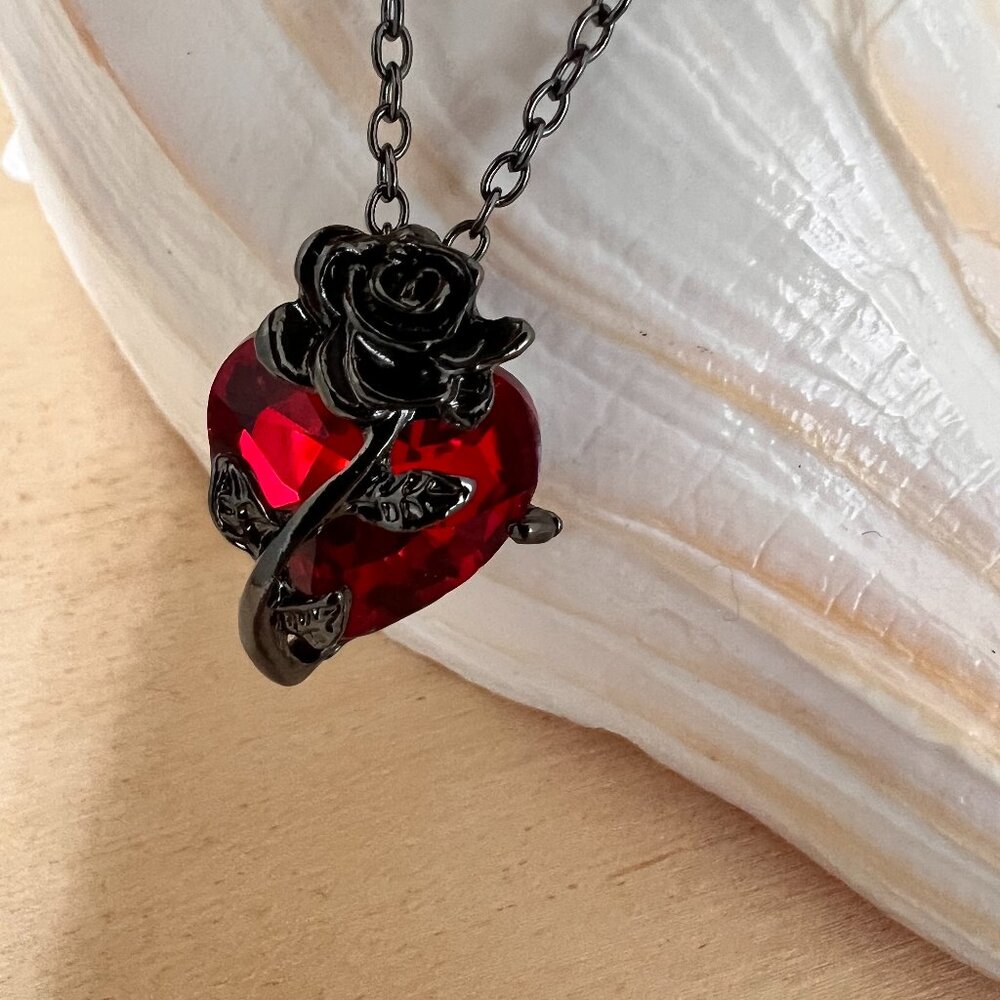 Black Rose on Red Crystal Necklace for Women’s Alloy Pendant‎